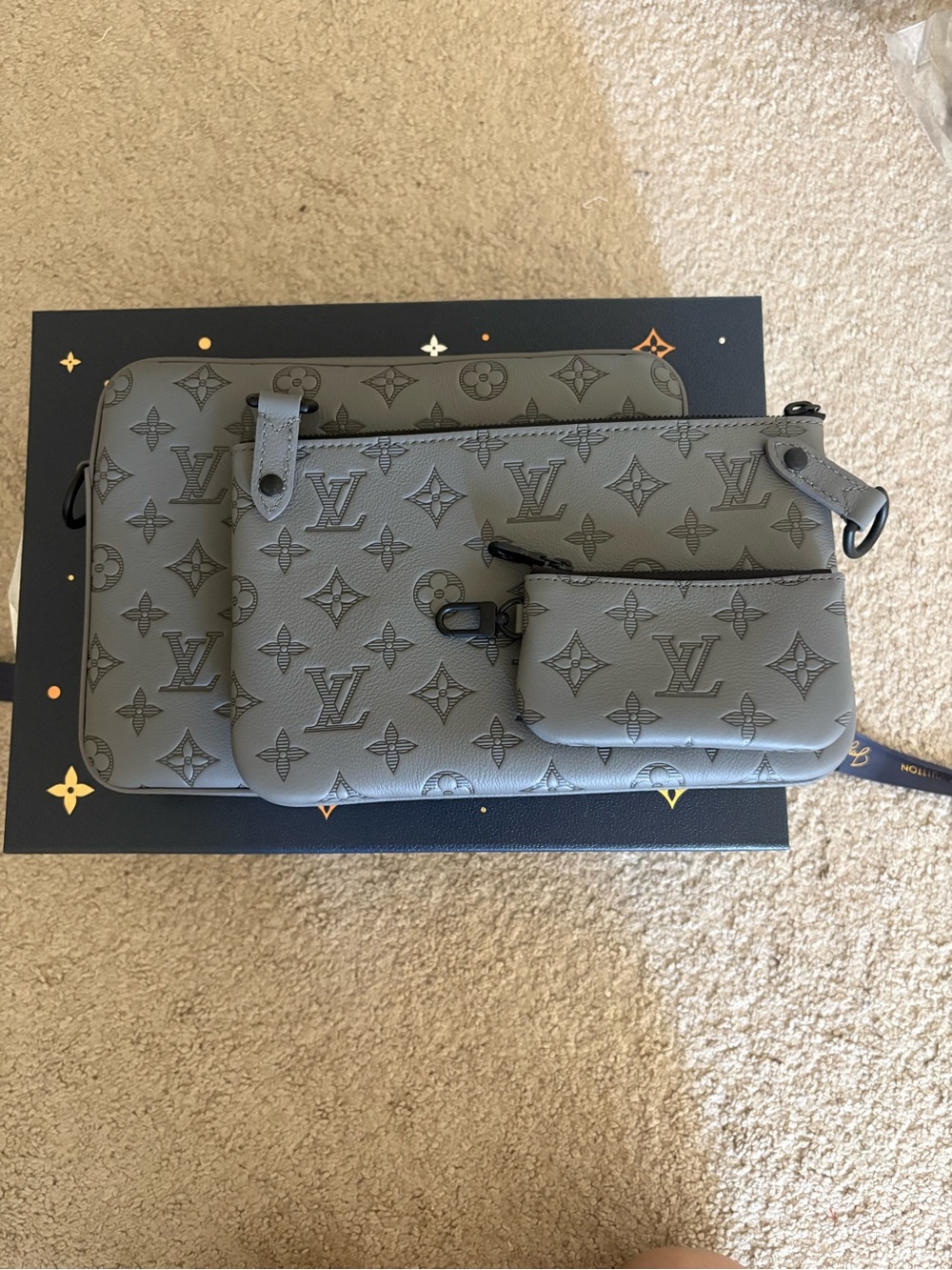Louis Vuitton Trio Gray Monogram multi pouch, Messenger back